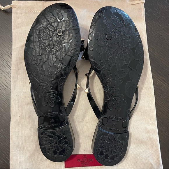 LIKE NEW VALENTINO ROCKSTUD FLIP FLOP SIZE 38/8 - Picture 2 of 7